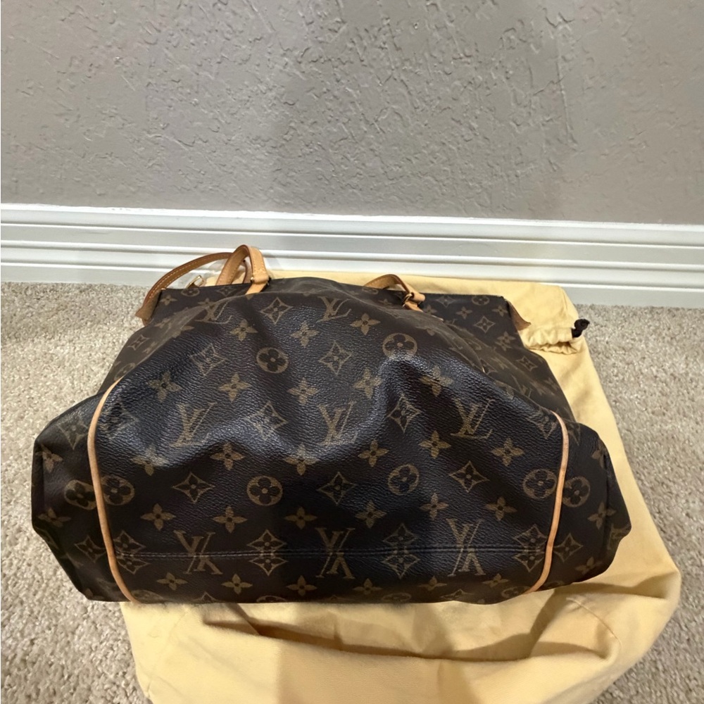 Louis Vuitton Monogram Canvas Totally MM Tote - Picture 4 of 9